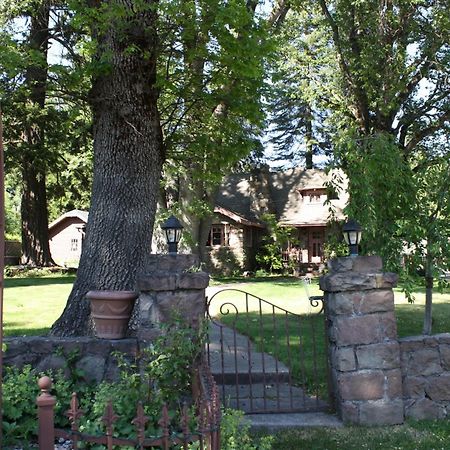 Strawberry Valley Inn Маунт-Шаста Екстер'єр фото